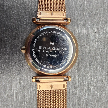 Skagen Denmark Watch Women 25mm MOP Dial Gold Tone Round 107SRRD New Battery10