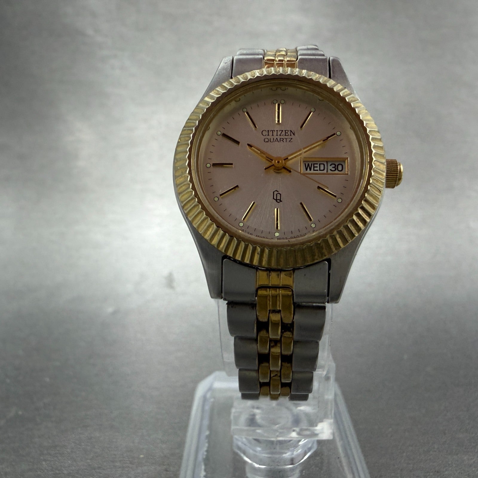 Citizen CQ Watch Women 25mm Silver Dial Two Tone Daydate 1002-R15119 New Battery5