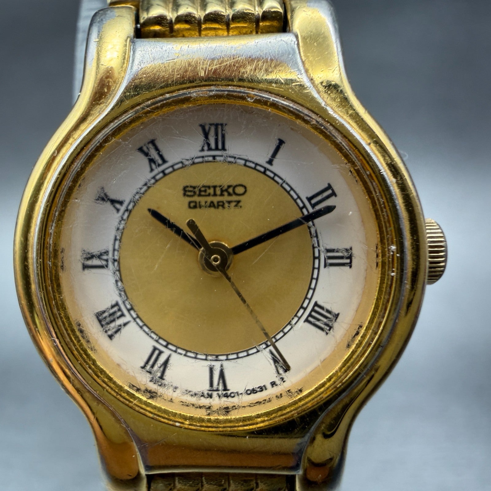 Seiko Watch Women 19mm White Dial Gold Tone Round V401-0289 New Battery Vintage1