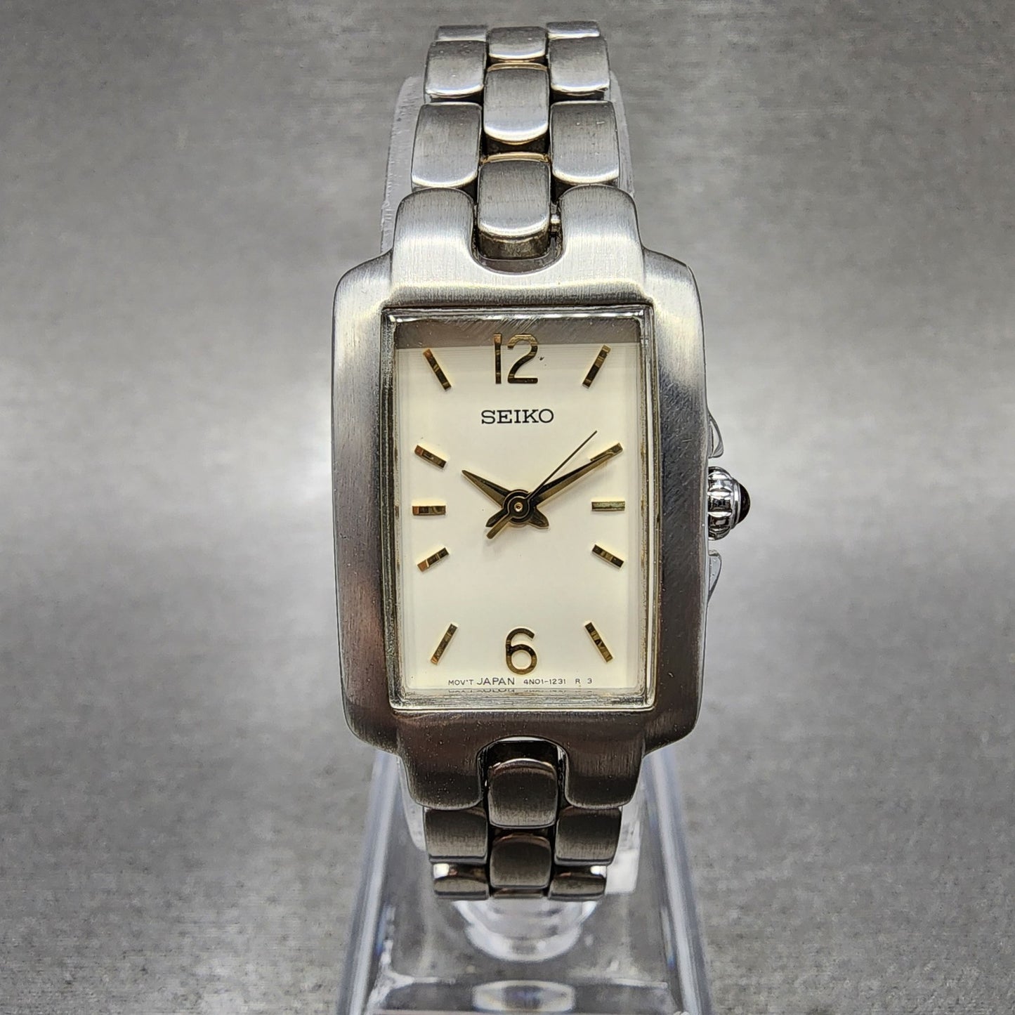 Seiko Vivace Tank Watch Women 19mm White Dial Two Tone 4n015099 New Battery0