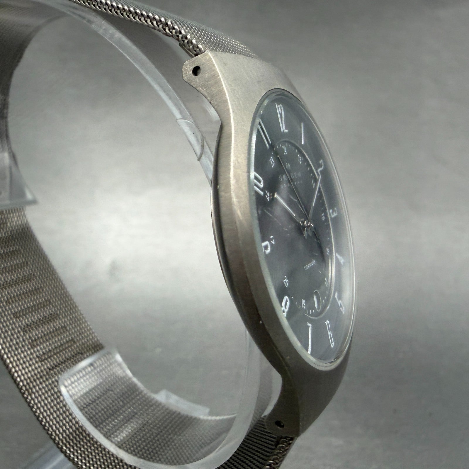 Skagen Watch Men 37mm Gray Dial Titanium Date 233XLTTM Mesh Band New Battery ABC3