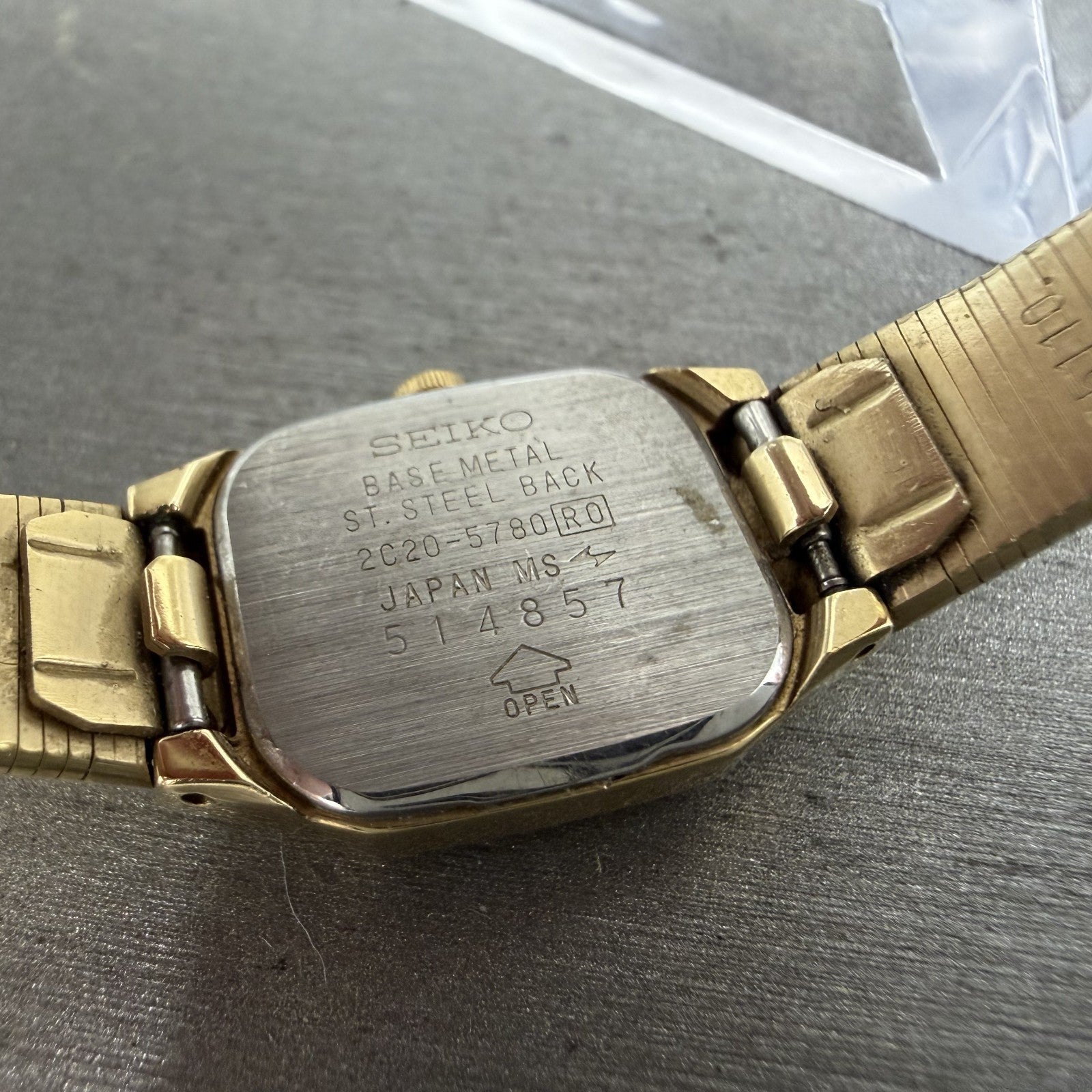 Seiko Watch Women 17mm Champagne Dial Gold Tone Rectangle 2C205780 New Battery10