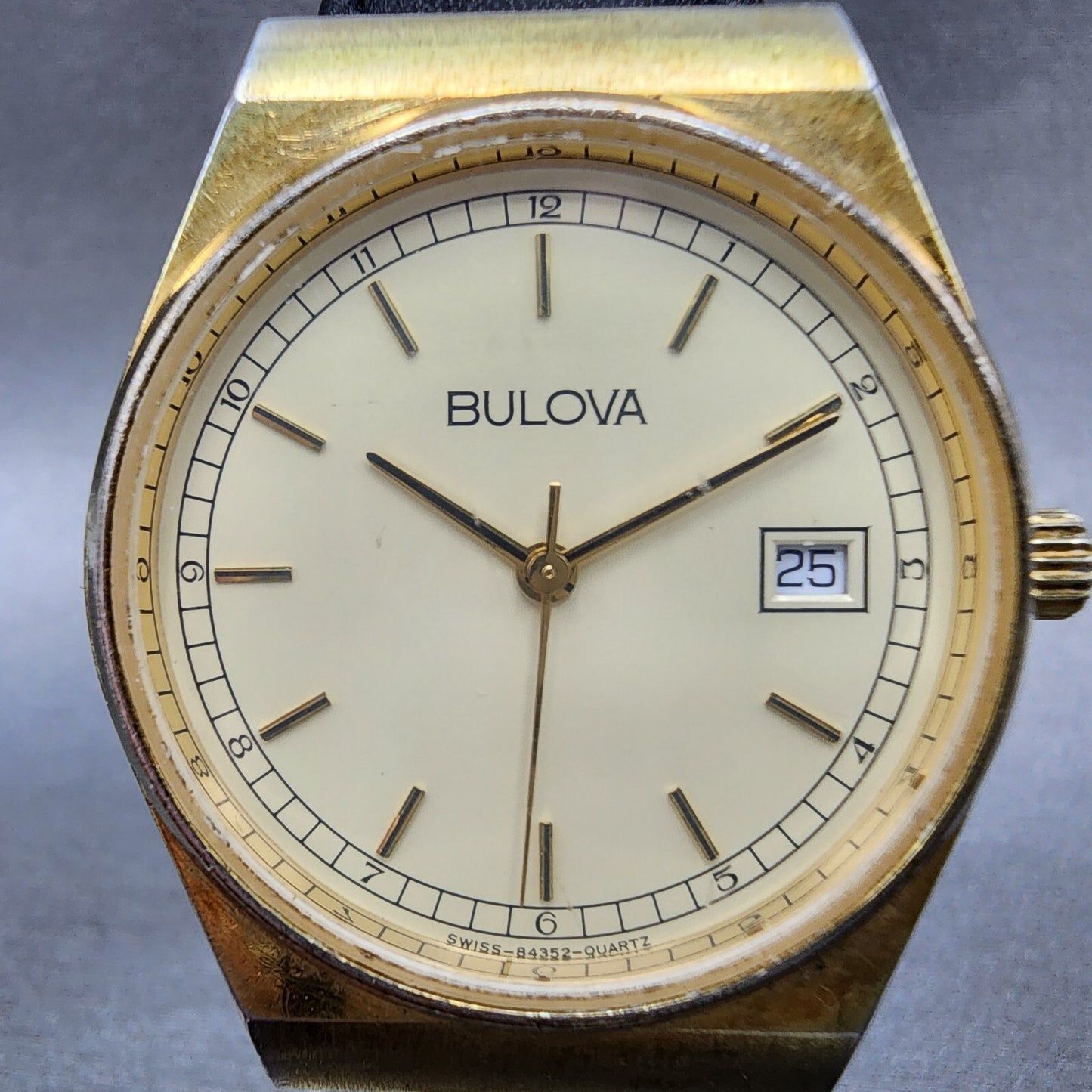 Bulova Watch Men 33mm Champagne Dial Gold Tone Date Round 84352 New Battery