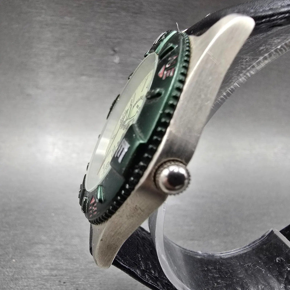 Field & Stream Watch Men 39mm Luminous Dial Silver Tone Daydate Round New Batt2