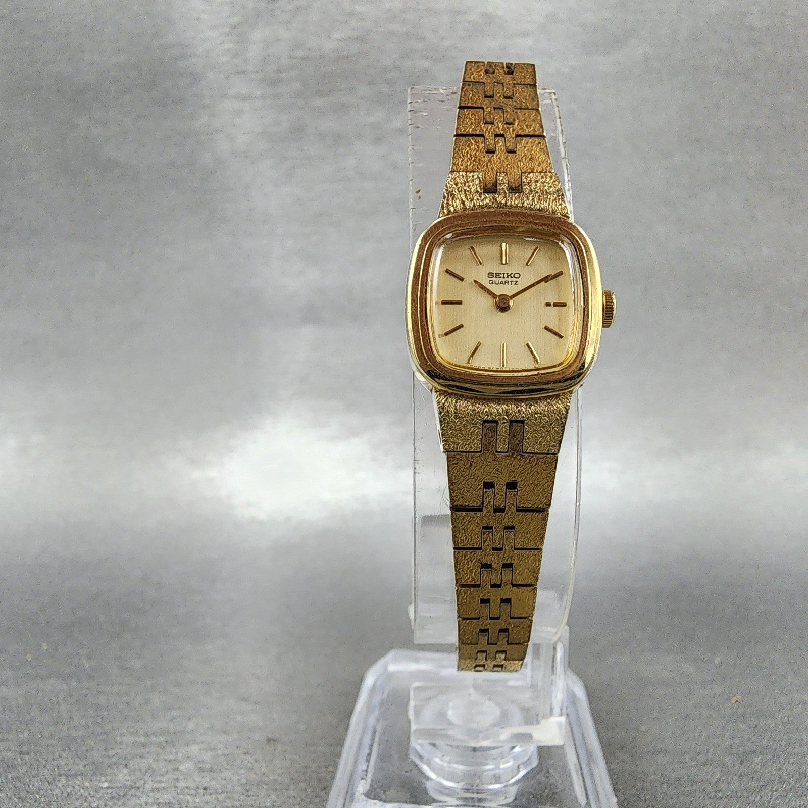 Seiko Tank Watch Women 16mm Champagne Dial Gold Tone 2c205739 New Battery5
