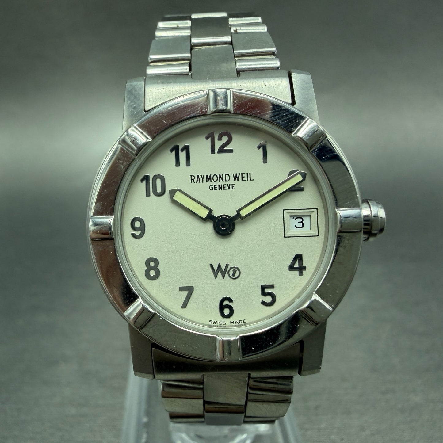 Raymond Weil W1 Watch Women 28mm White Dial Steel Date Round 3020 New Battery0