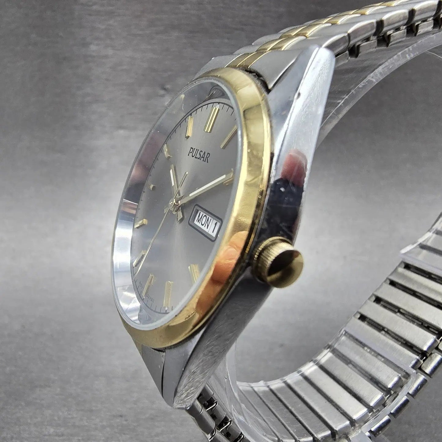 Seiko Pulsar Watch Men 35mm Silver Dial Two Tone Daydate READ!! VX33-X109 NewBat2