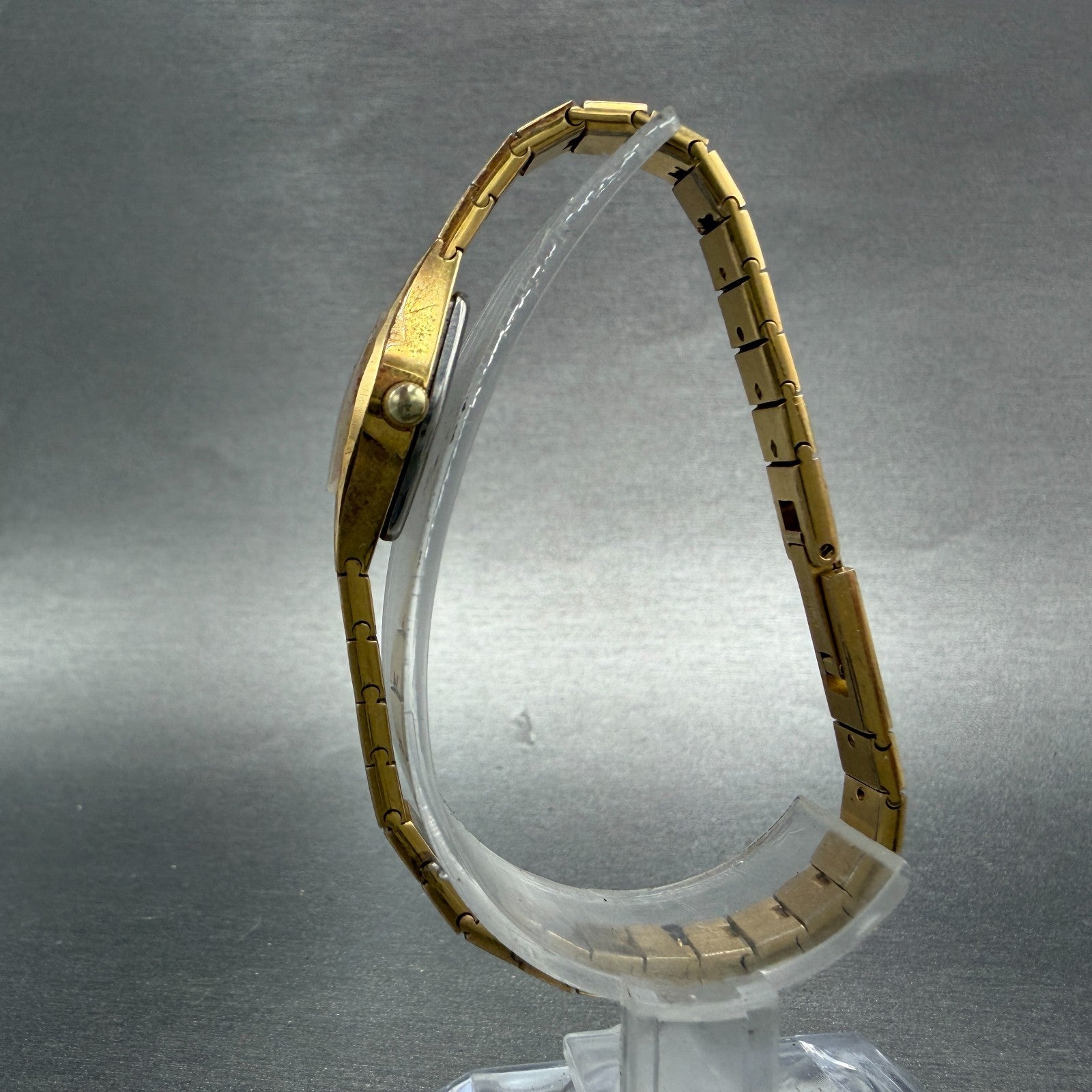 Bulova Watch Women 16mm Silver Dial Gold Tone Round 92K76 New Battery Vintage6