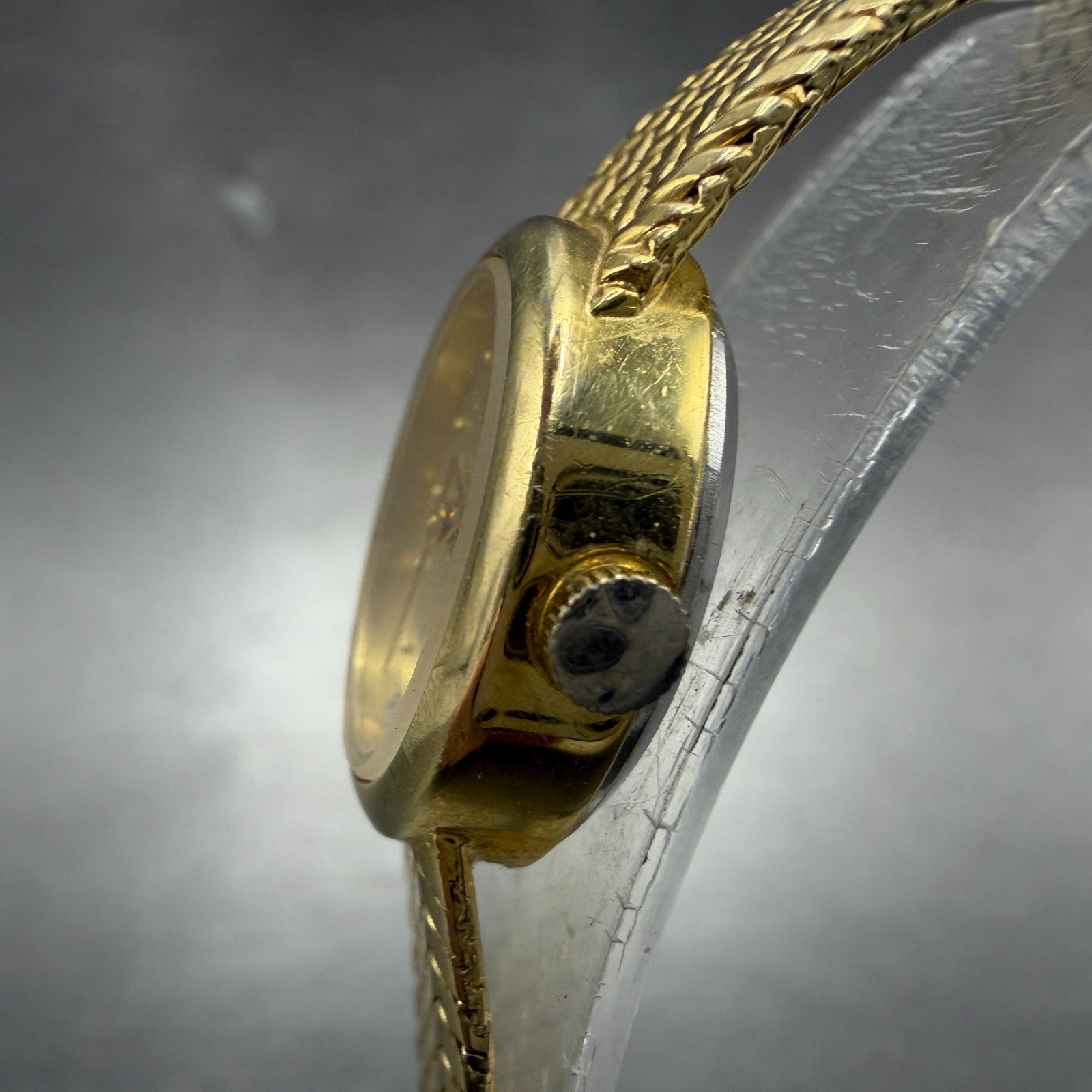 Gruen Watch Women 16mm Gold Dial Gold Tone Oval Mesh band New Battery VTG2