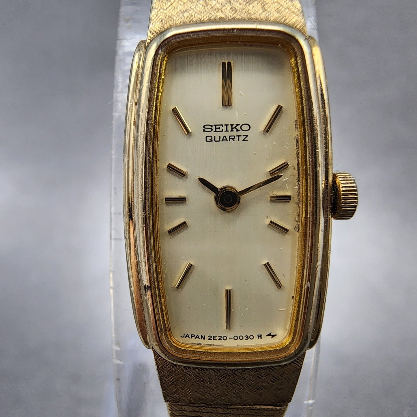 Seiko watch Women 13mm Champagne Dial Gold Tone Rectangle 2e205019 New Battery1