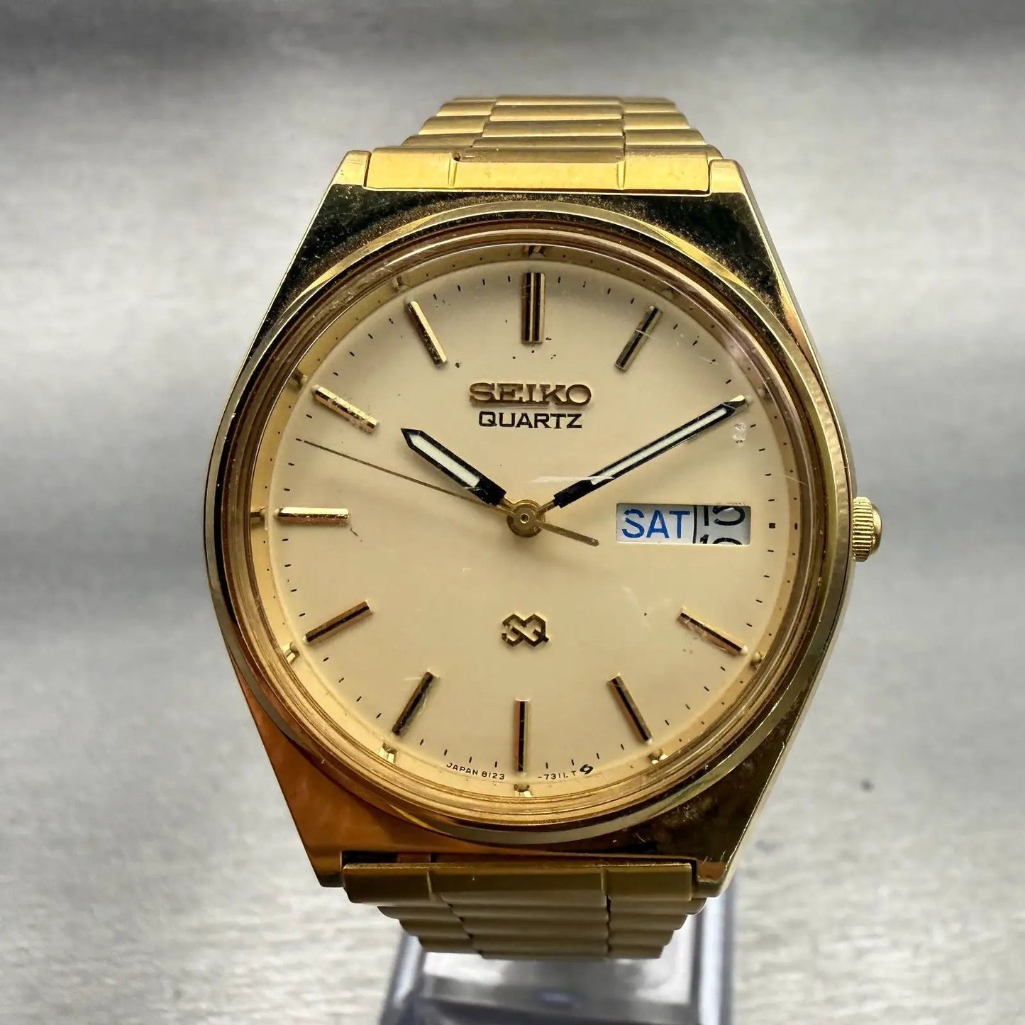 Seiko SQ Watch Men 35mm Champagne Dial Gold Tone Daydate Round 8123-7239 New Bat0