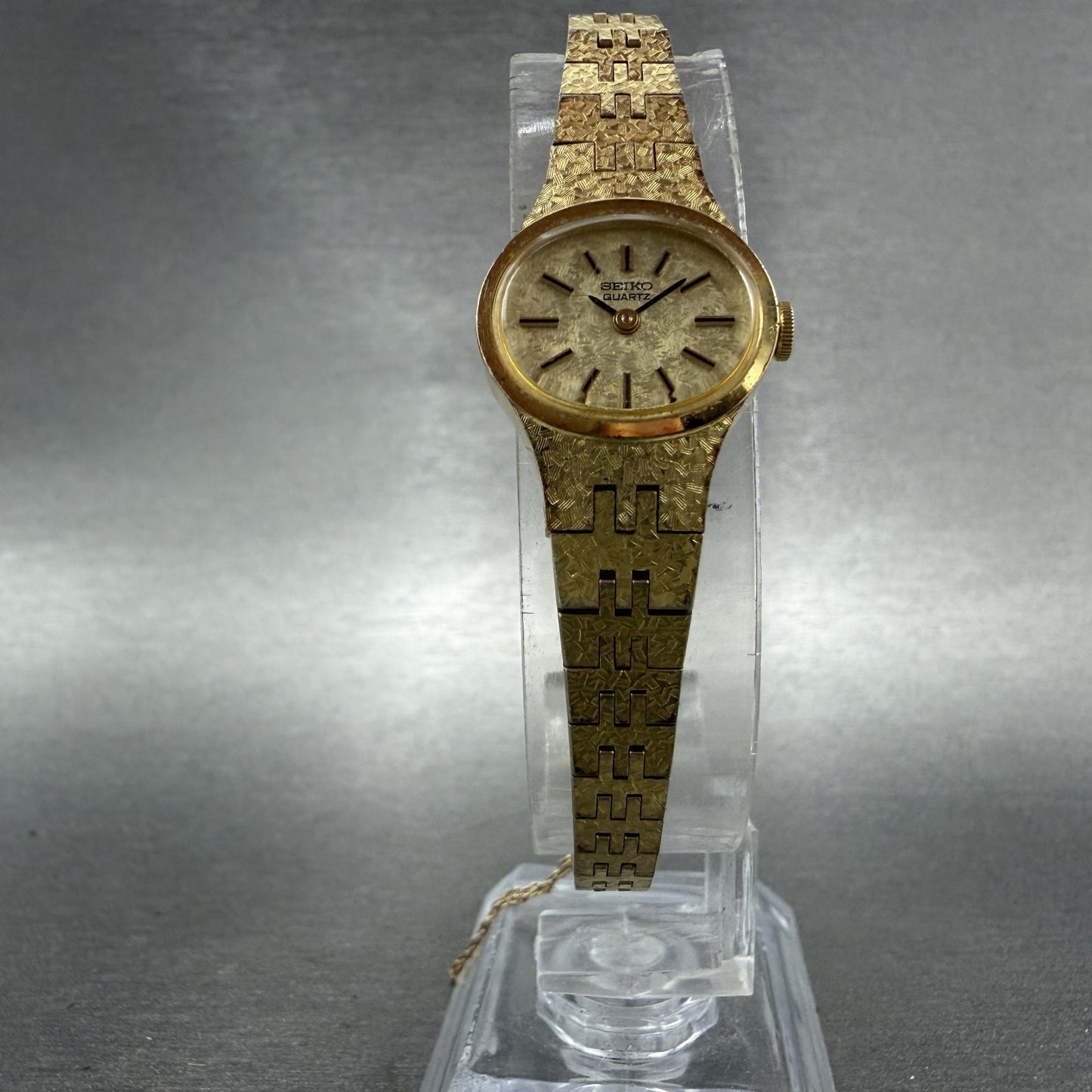 Seiko Watch Women 17mm Gold Dial Gold Tone Oval 1400-7389 New Battery Vintage AB5