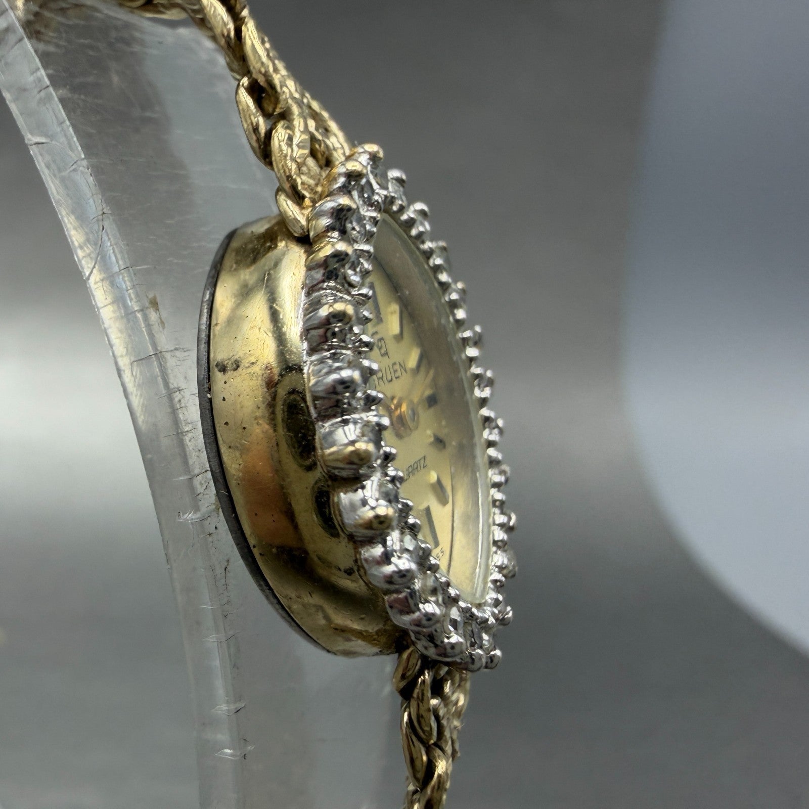 Gruen Watch Women 16mm Gold Dial Gold Tone Oval Diamond Bezel New battery VTG3