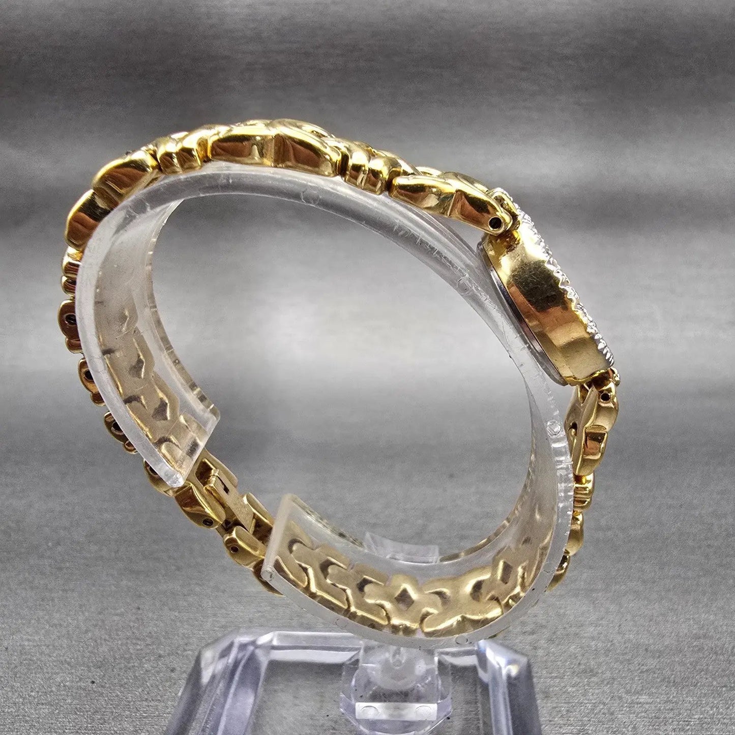 Bulova Watch Women 19mm White Dial Gold Tone Diamond Round 98R38 New Battery8