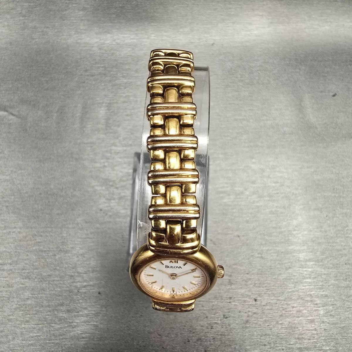 Bulova Watch Women 21mm White Dial Gold Tone Round 97L88 New Battery4