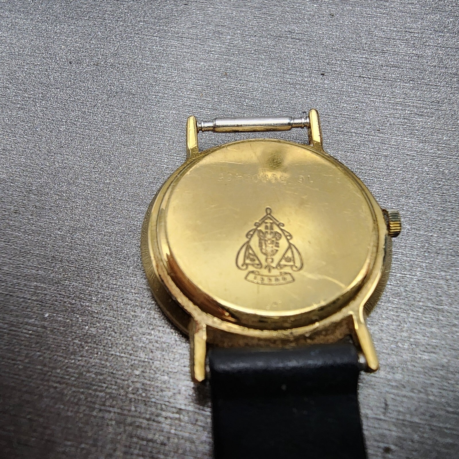 Gucci 3000L Watch Women 26mm Black Dial Gold Plated Round New Battery Vintage10