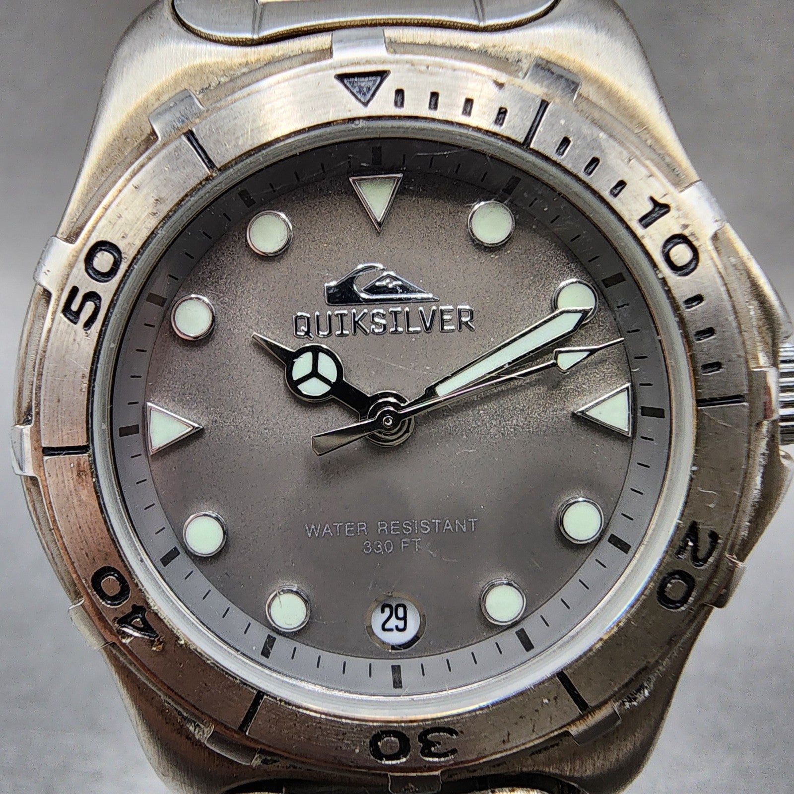 QuikSilver Dive Watch Men 35mm Gray Dial Silver Tone Date Round QS221 New Batt1