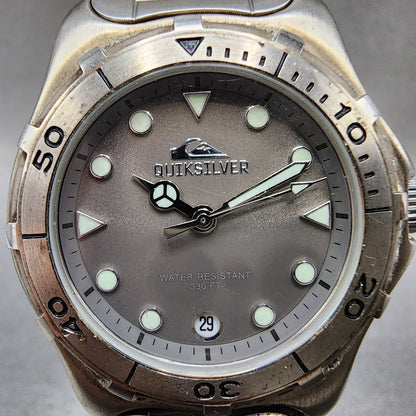 QuikSilver Dive Watch Men 35mm Gray Dial Silver Tone Date Round QS221 New Batt1