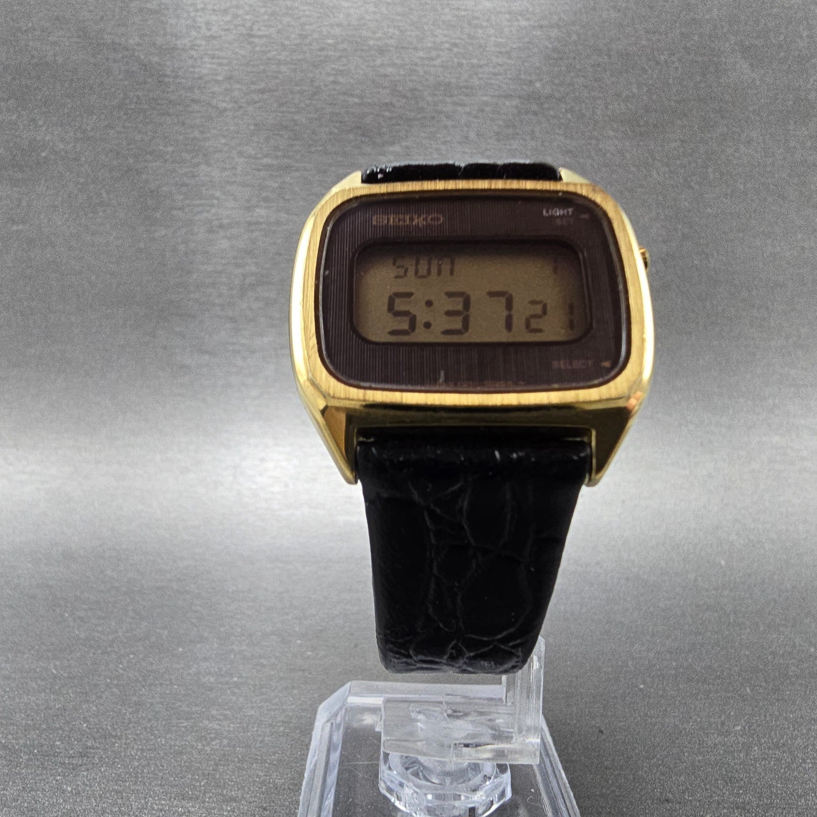 Seiko Watch Men 32mm Gold Digital Rectangle Daydate F051-5029 New Battery VTG5