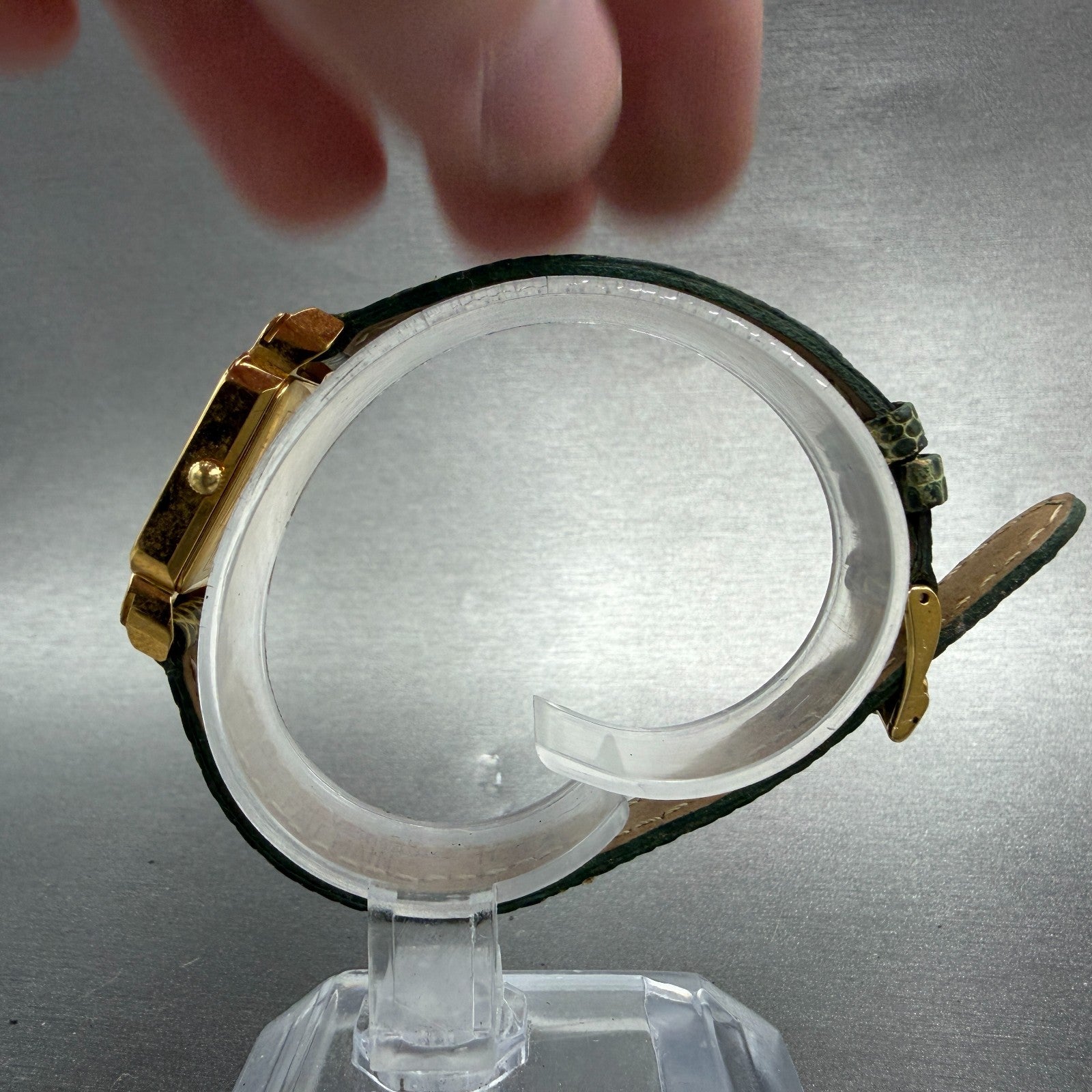 Nina Ricci Tank Watch Women 18mm MOP Dial Gold Plated Rectangle D950 New Battery6