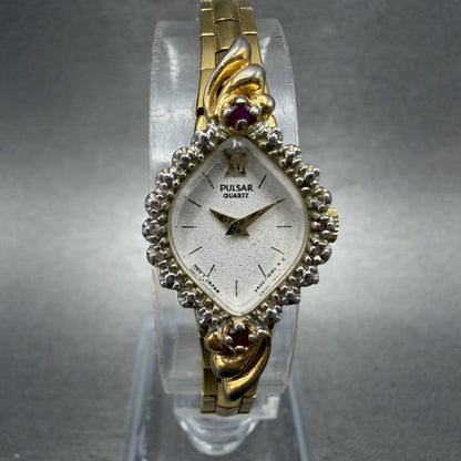 Seiko Pulsar Watch Women 17mm Silver Dial Gold Tone V400L167A New Battery0