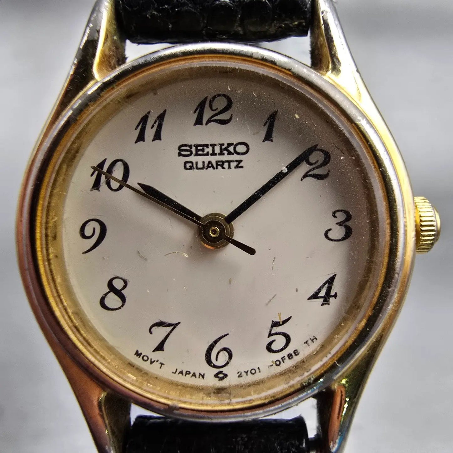 Seiko Watch Women 20mm Ivory Dial Gold Tone Round 2Y01-0A19 New Battery Vintage1