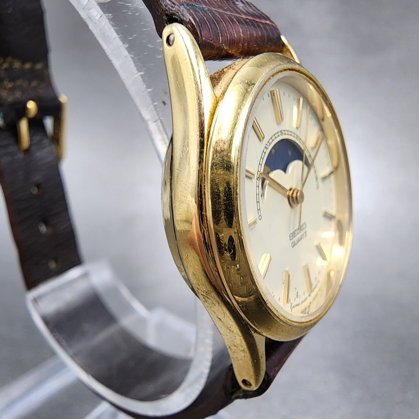Seiko Moonphase Watch Women 25mm Champange Dial Gold Tone 2A240048 New Battery3