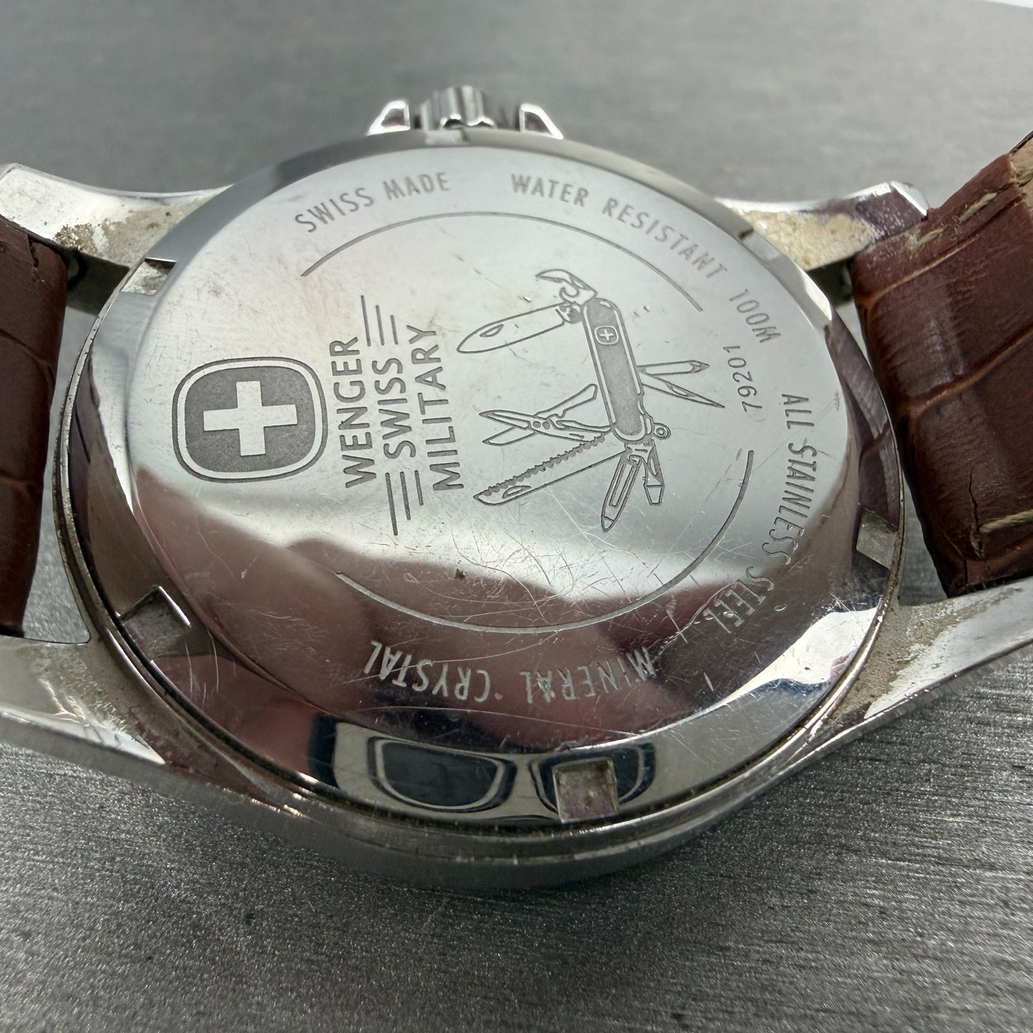 Wenger Swiss Military Watch Men 40mm White Dial Steel Date Round 79201 New Batt9