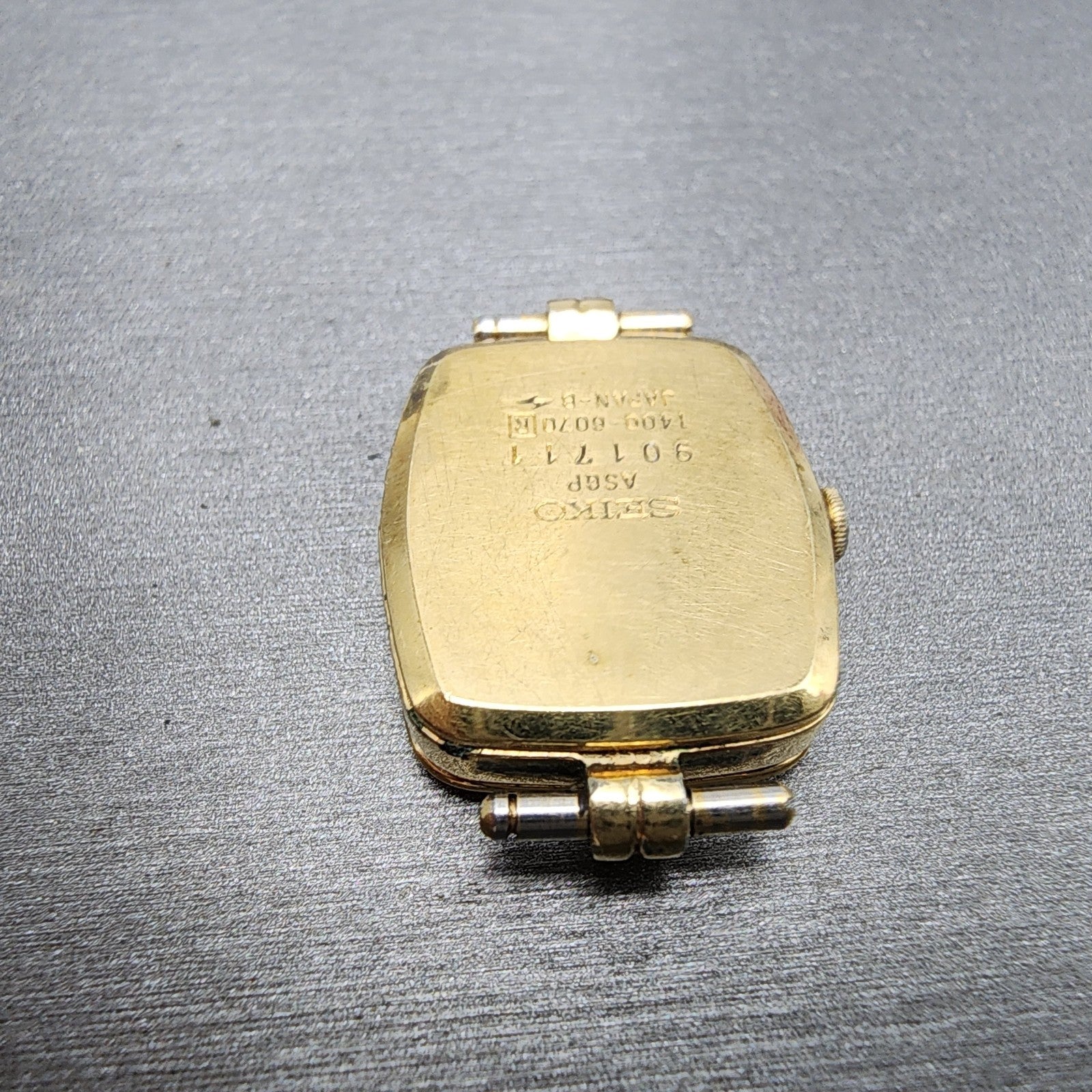 Seiko Tank Watch Women 20mm Champagne Dial Gold Tone Rectangle 14006070 New Bat8