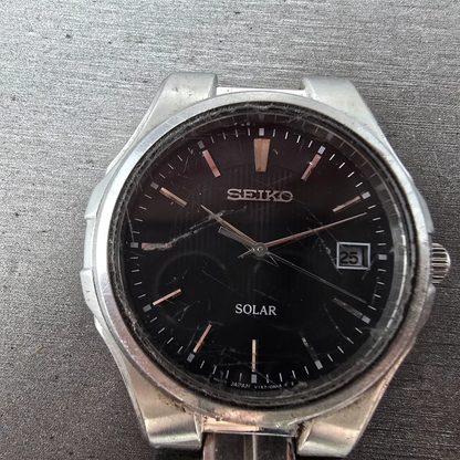 Seiko Solar Watch Men 38mm Black Dial Silver Tone Date READ!!!!!! V157-0AG0 Runs1