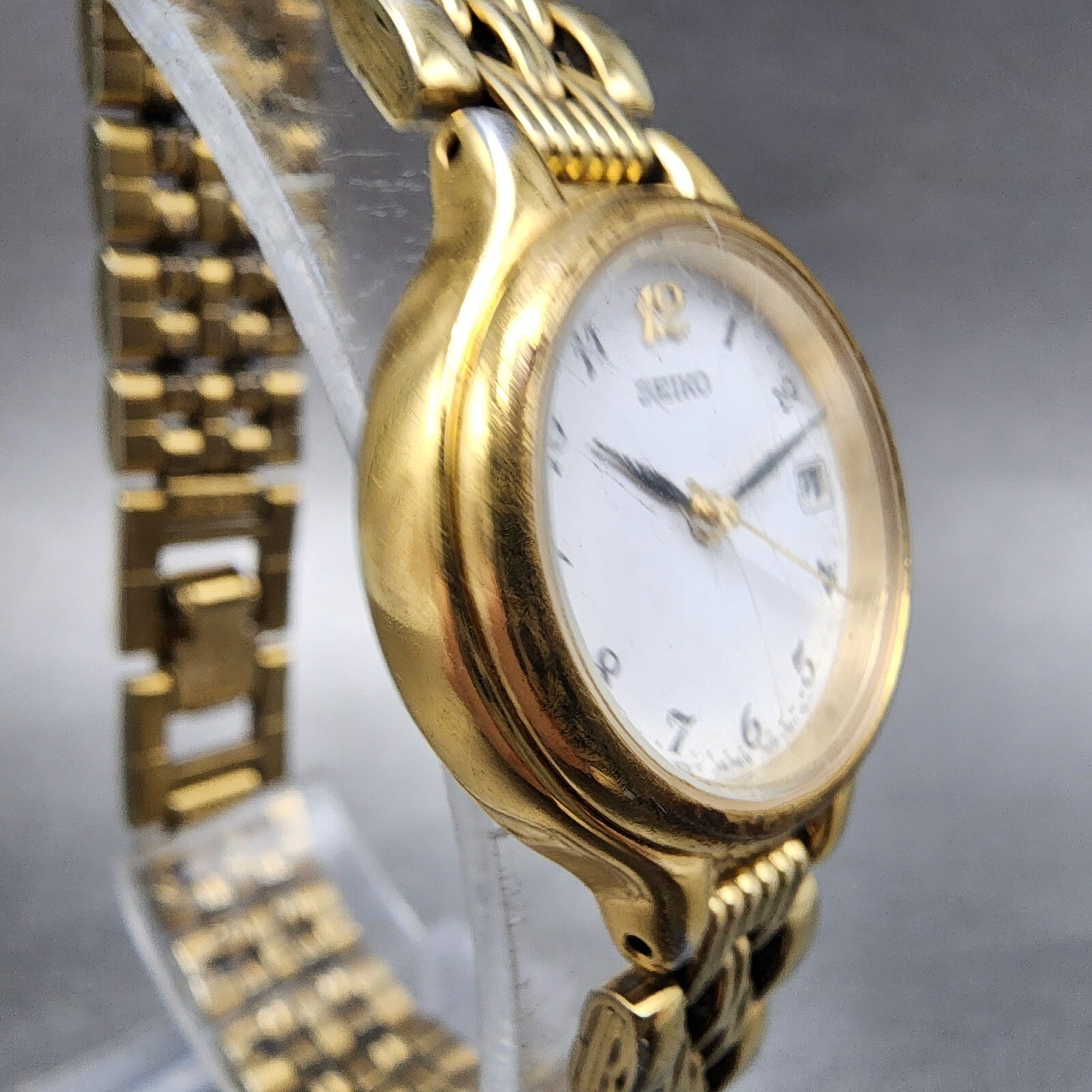 Seiko Watch Women 23mm White Dial Gold Tone Date Round 7N820228 New Battery B123