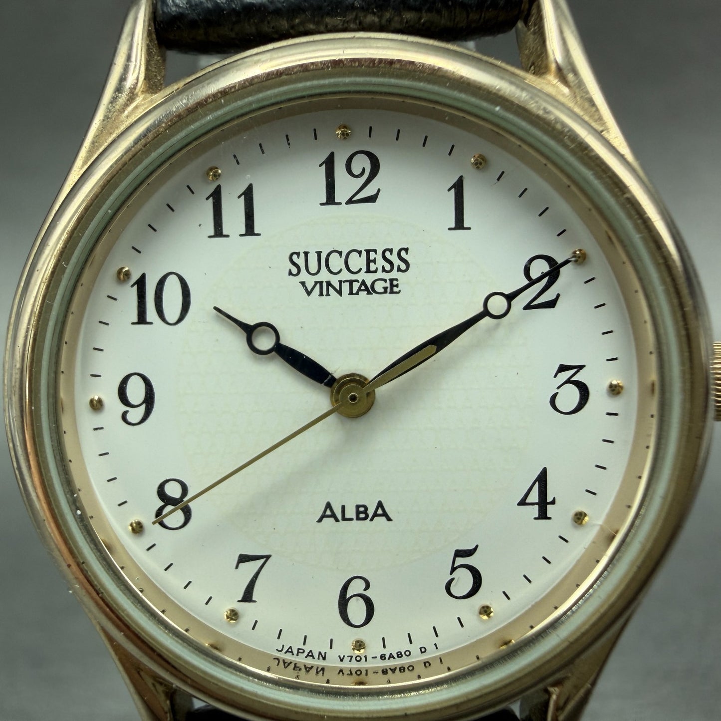 Seiko Alba Success Watch Men 30mm White Dial Gold Tone V701-6A50 New Battery1