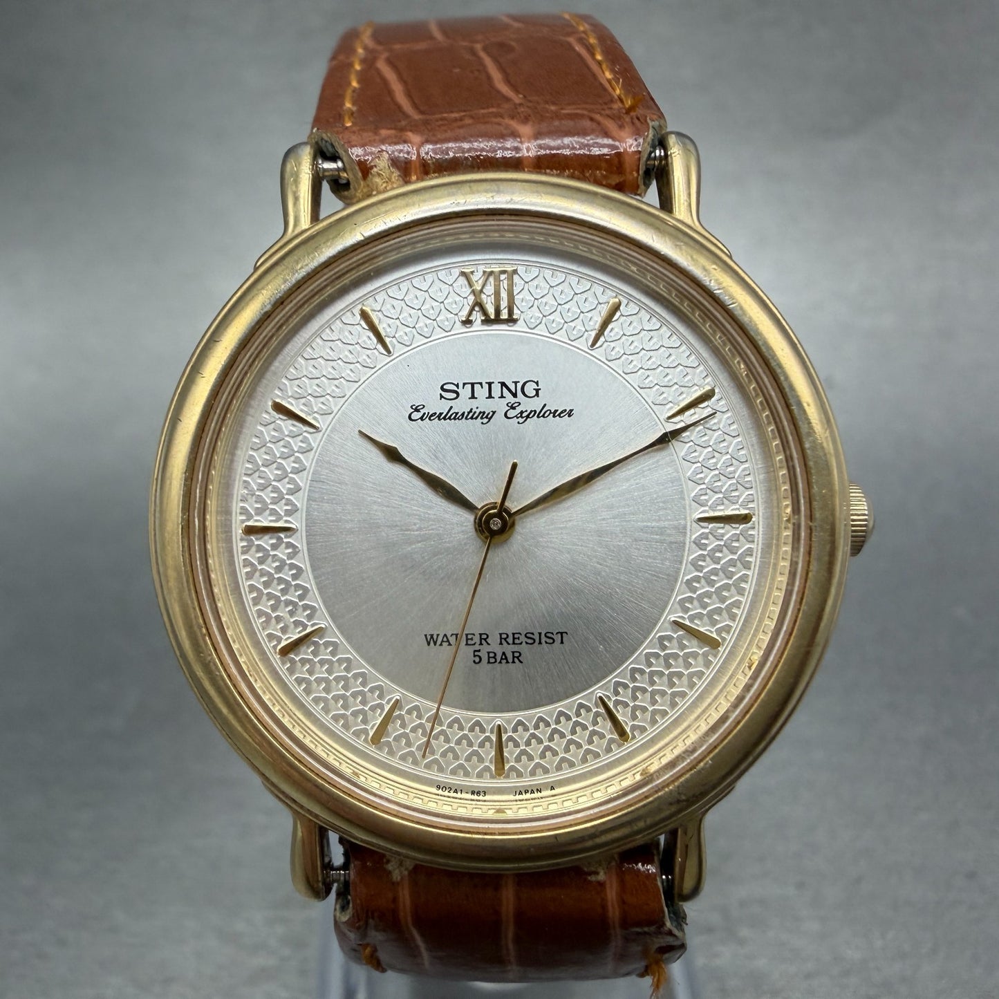 Casio Sting Watch Men 32mm Silver Dial Gold Tone Round STN-215 New Battery0