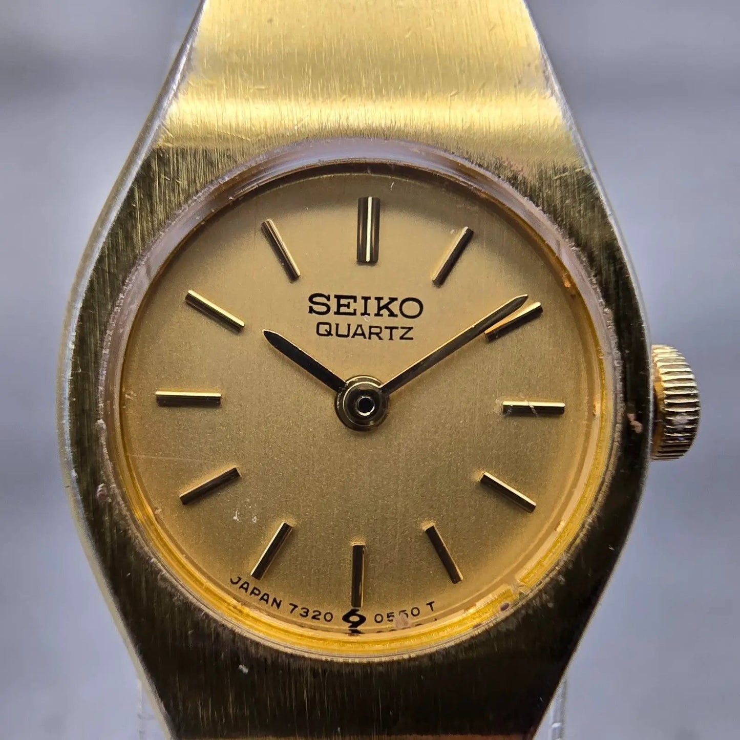 Seiko Watch Women 17mm Gold Dial Gold Tone Oval 7320-0209 New Battery Vintage G1