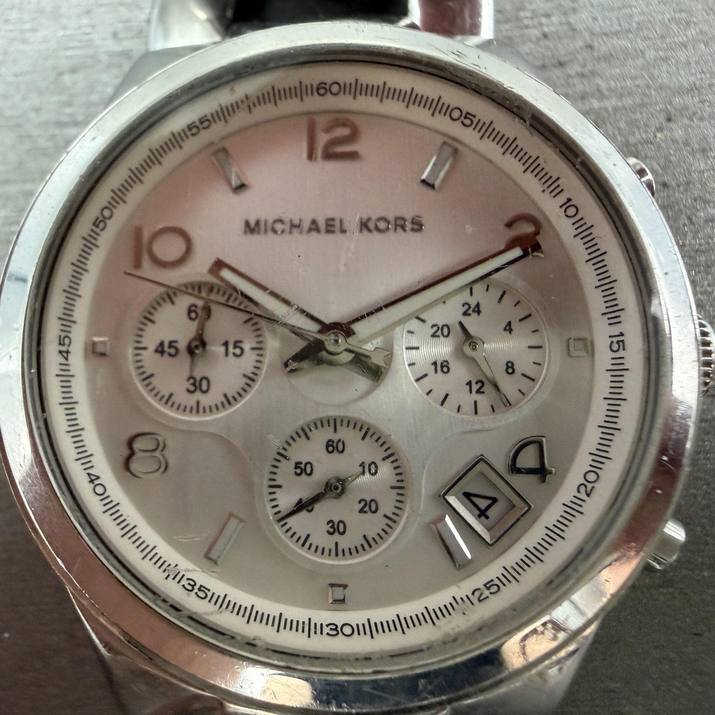 Michael Kors Runway Chronograph Watch Women 38mm Silver Dial Silver Tone NewBatt1