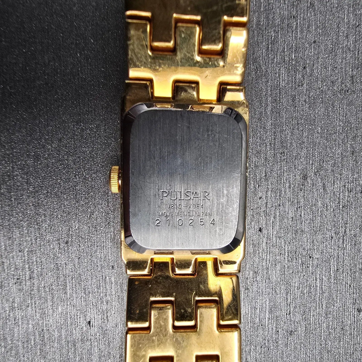 Seiko Pulsar Watch Women 17mm White Dial Gold Tone Gemmed V810-X064 New Battery10