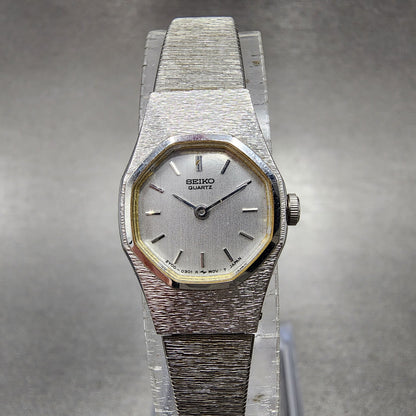 Seiko Watch Women 17mm Silver Dial Silver Tone Octagon 2y00-5048 New battery