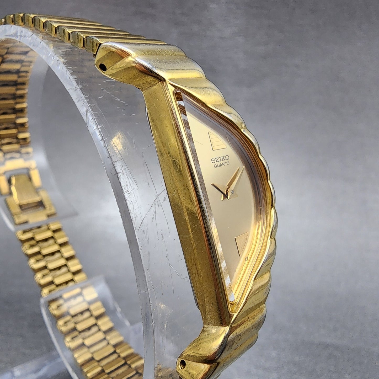 Seiko Halfmoon Watch Women 14mm Gold Dial Gold Tone Asymmetrical New Battery3