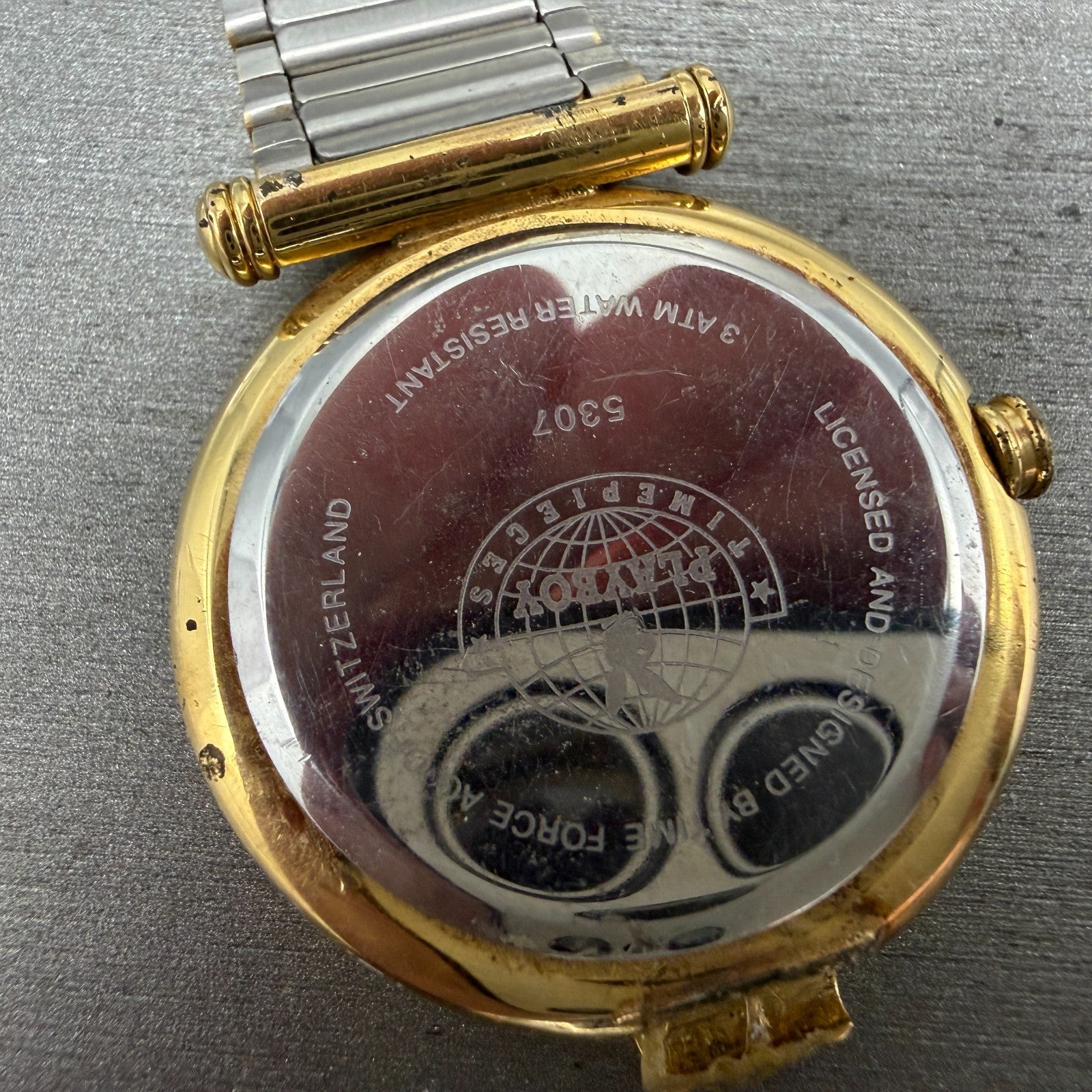 Playboy Watch Men 34mm White Dial Gold Tone Round 5307 BROKEN BAND New battery19
