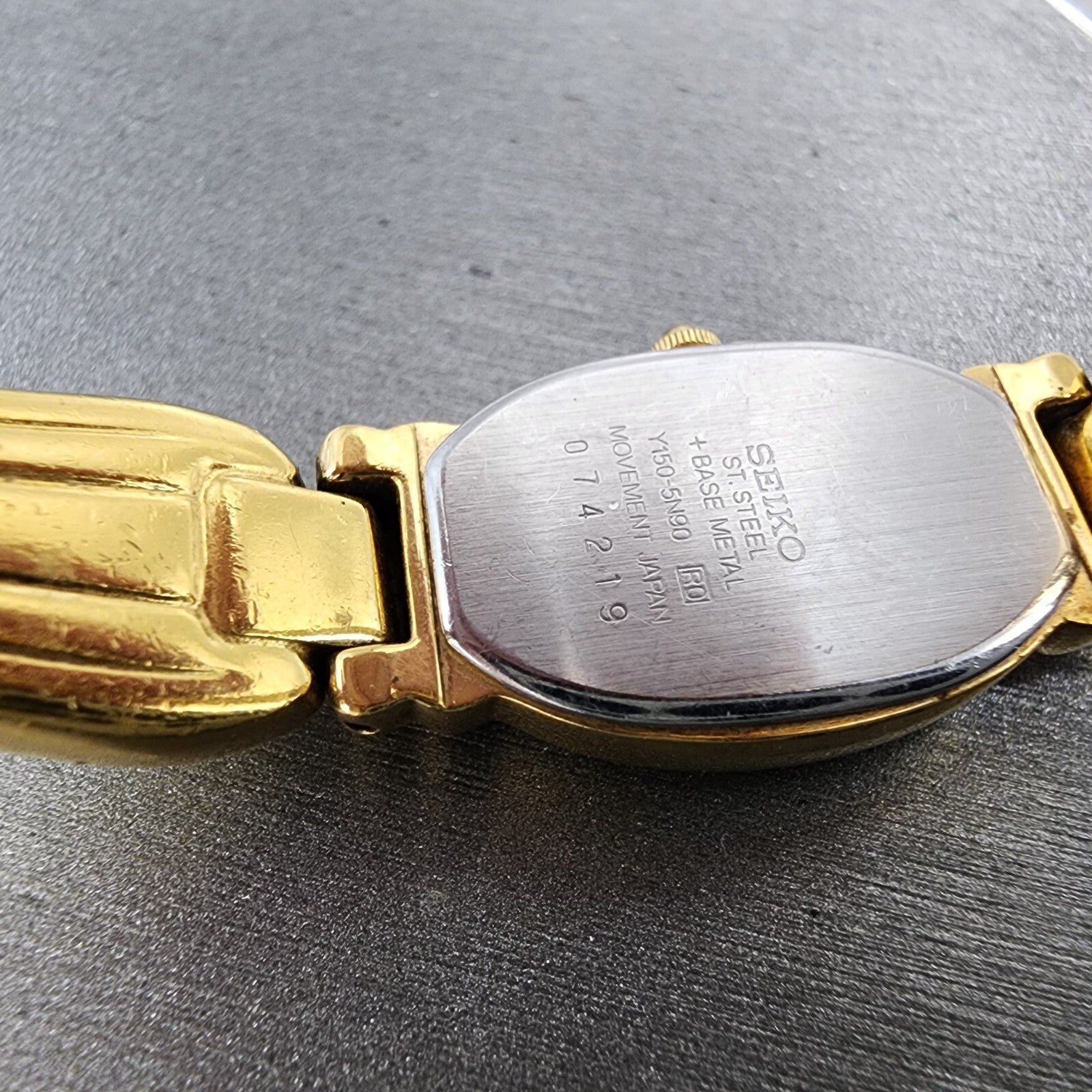 Seiko Watch Women 16mm White Dial Gold Tone Oval Y1505n90 New Battery9