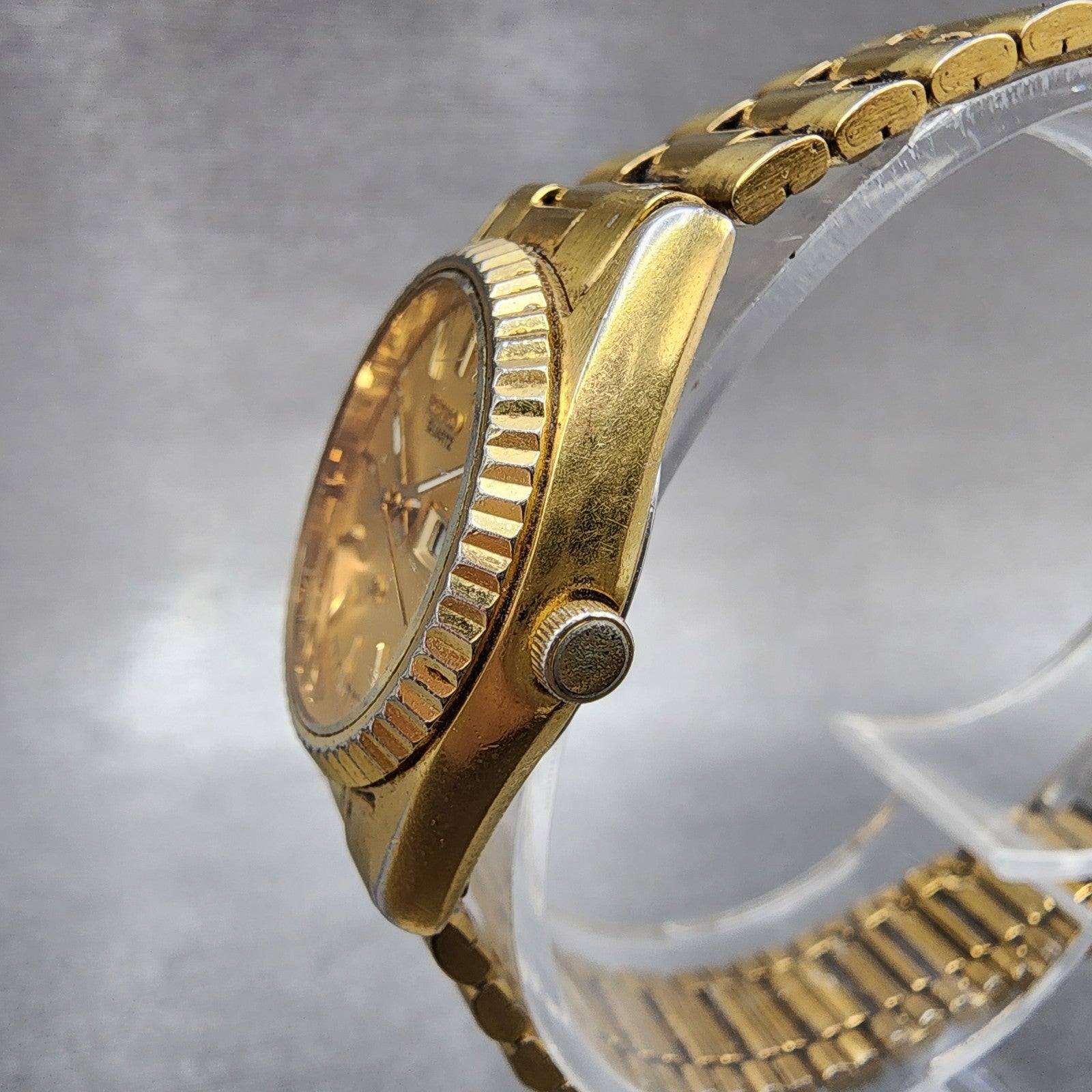Seiko SQ Watch Women 24mm Gold Dial Gold Tone Daydate Round 3E230A60 NewBattery2