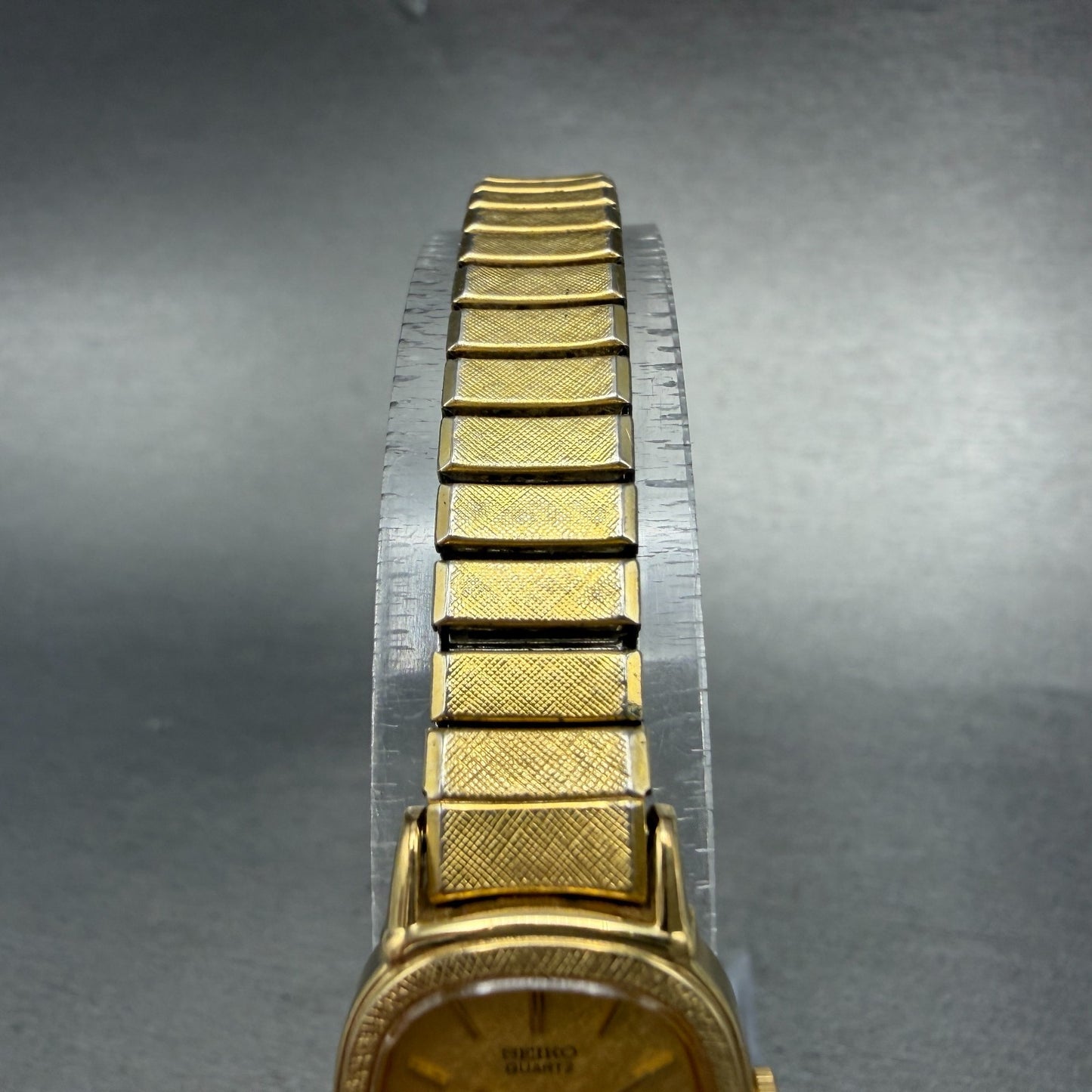Seiko Watch Women 17mm Champagne Dial Gold Tone Rectangle 2Y00-5028 New Battery64