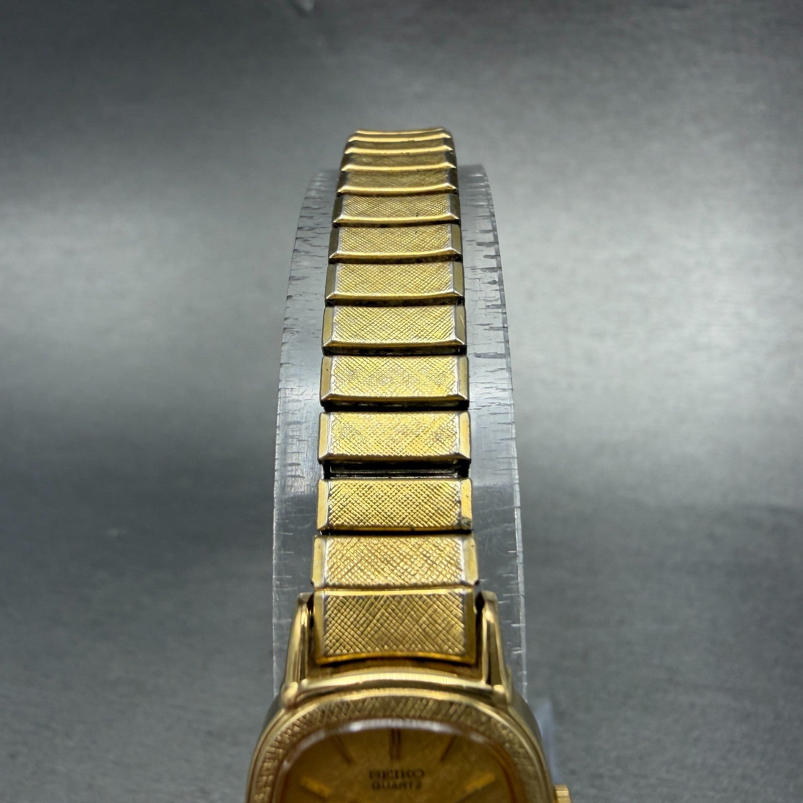 Seiko Watch Women 17mm Champagne Dial Gold Tone Rectangle 2Y00-5028 New Battery64