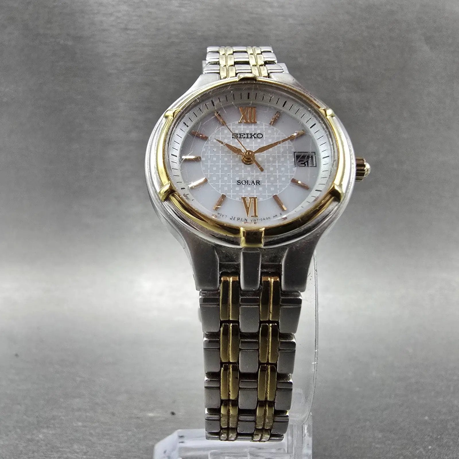 Seiko Solar Watch Women 28mm White Dial Two Tone Date Round V187-0AA0 Runs5