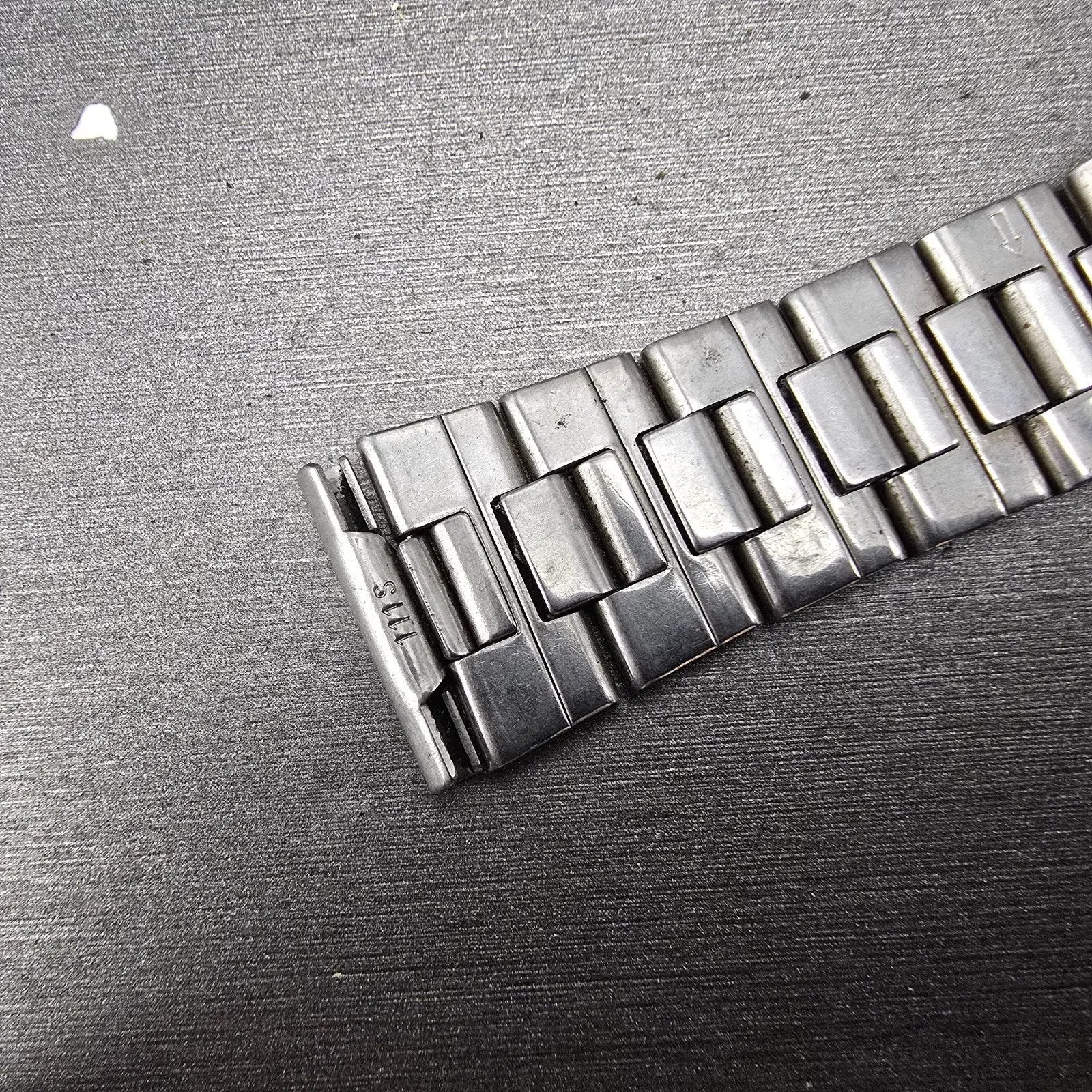 Seiko SQ Bracelet 19mm Stainless Steel Silver Tone Tri Folding Clasp VTG 111S11