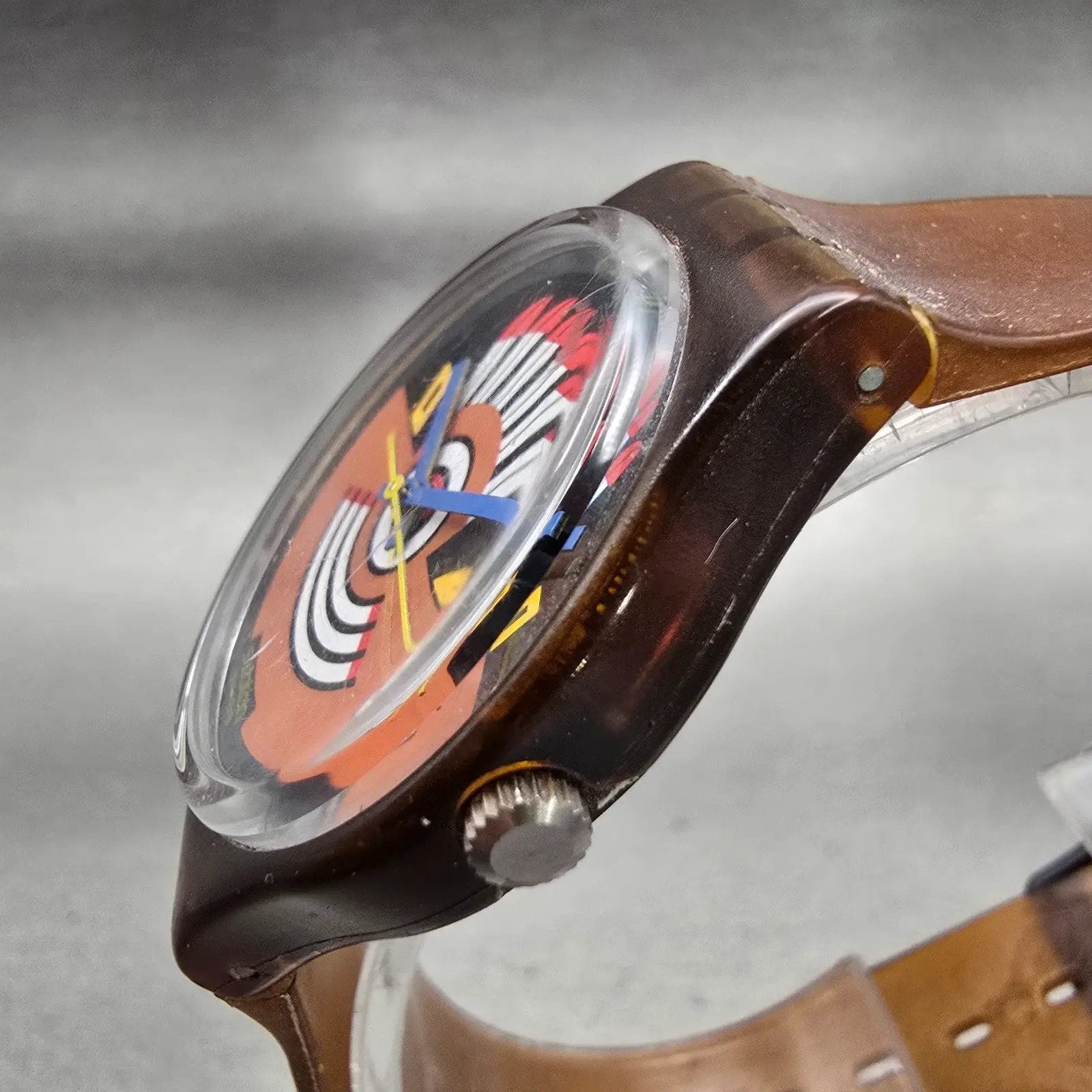 Swatch RUFFLED FEATHERS Watch Men Brown Dial Brown Round GF100 New battery VTG2