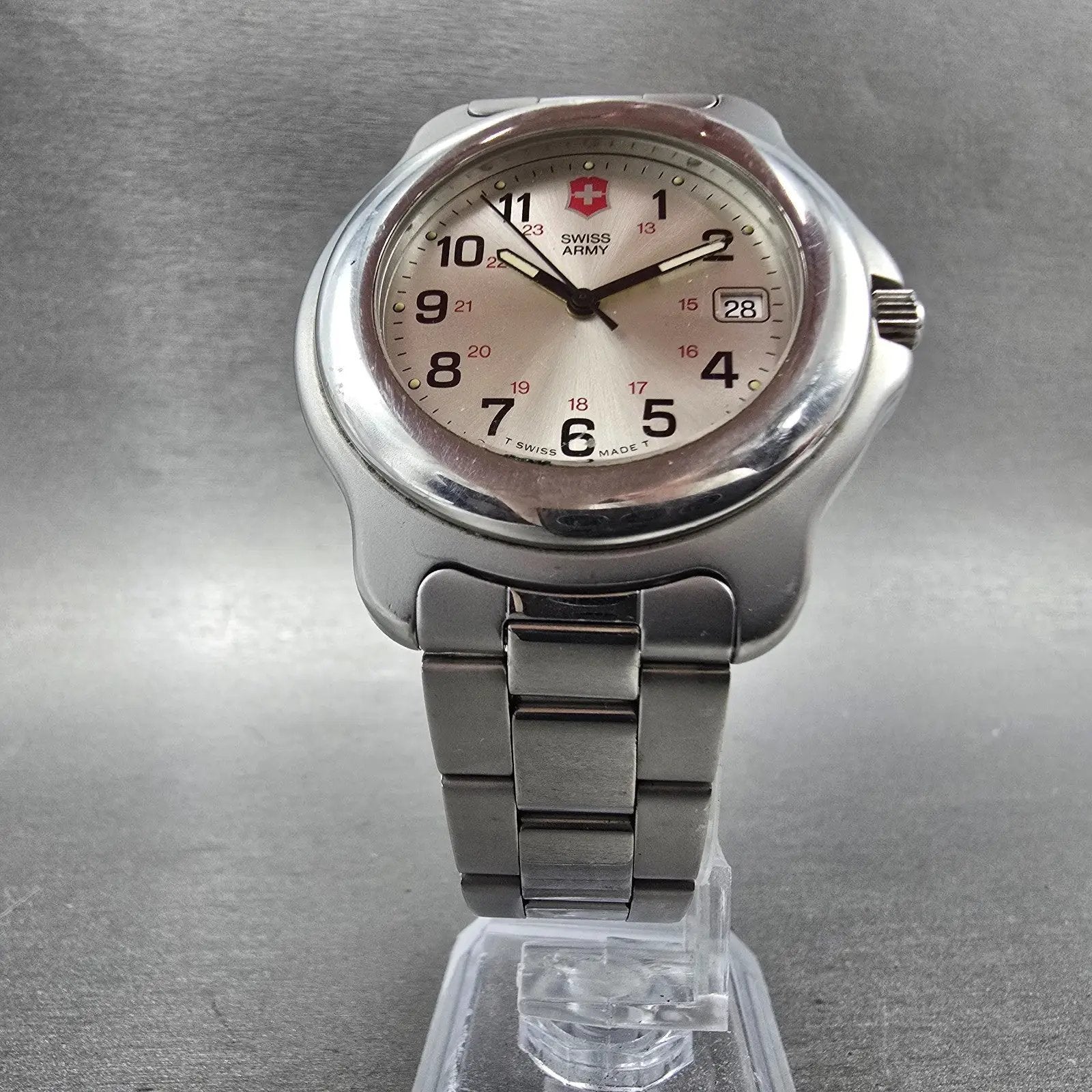 Victorinox Swiss Army Officer Watch Men 41mm Silver Dial Silver Date New Battery5