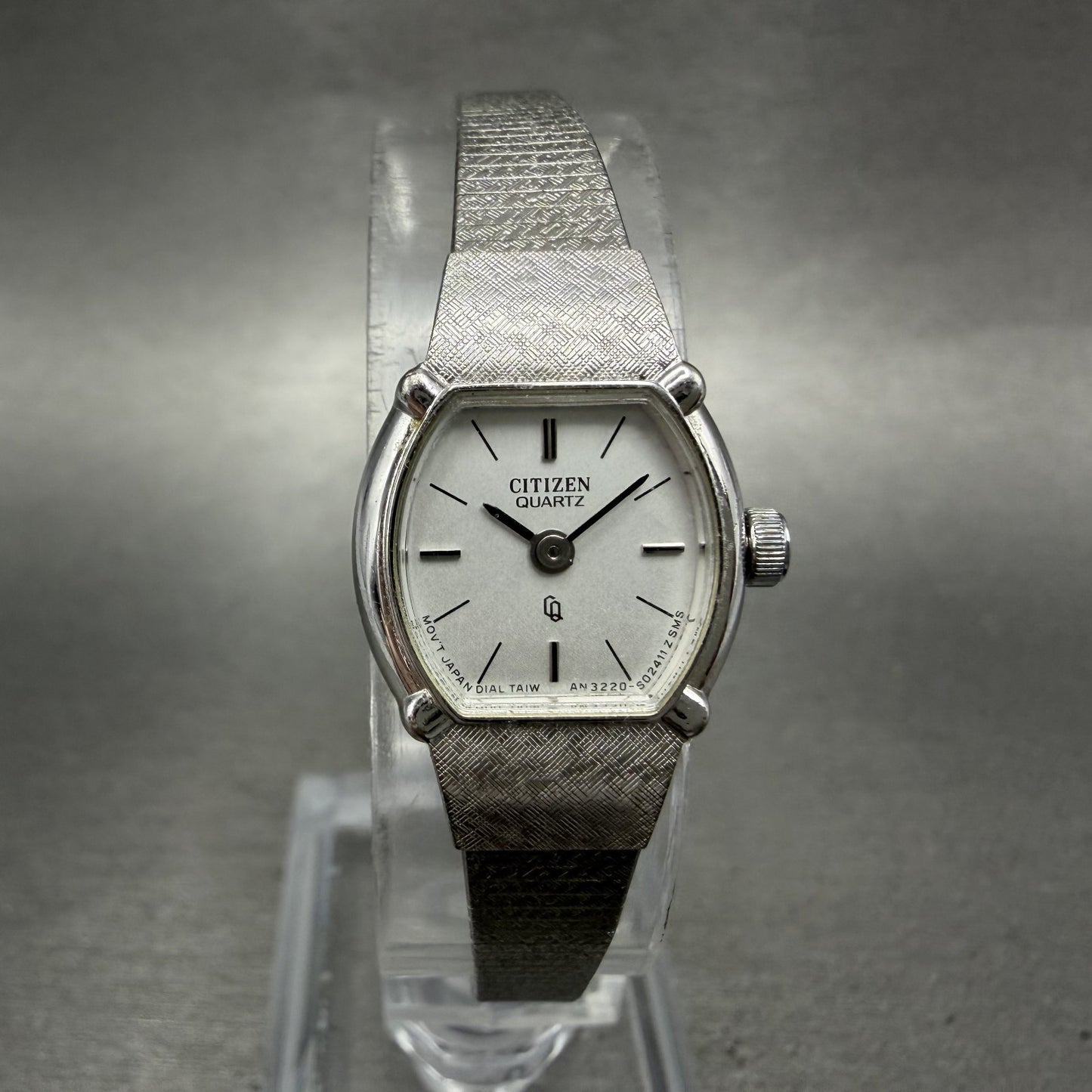 Citizen CQ Watch Women 17mm Silver Dial Silver Tone Round New Battery VTG0