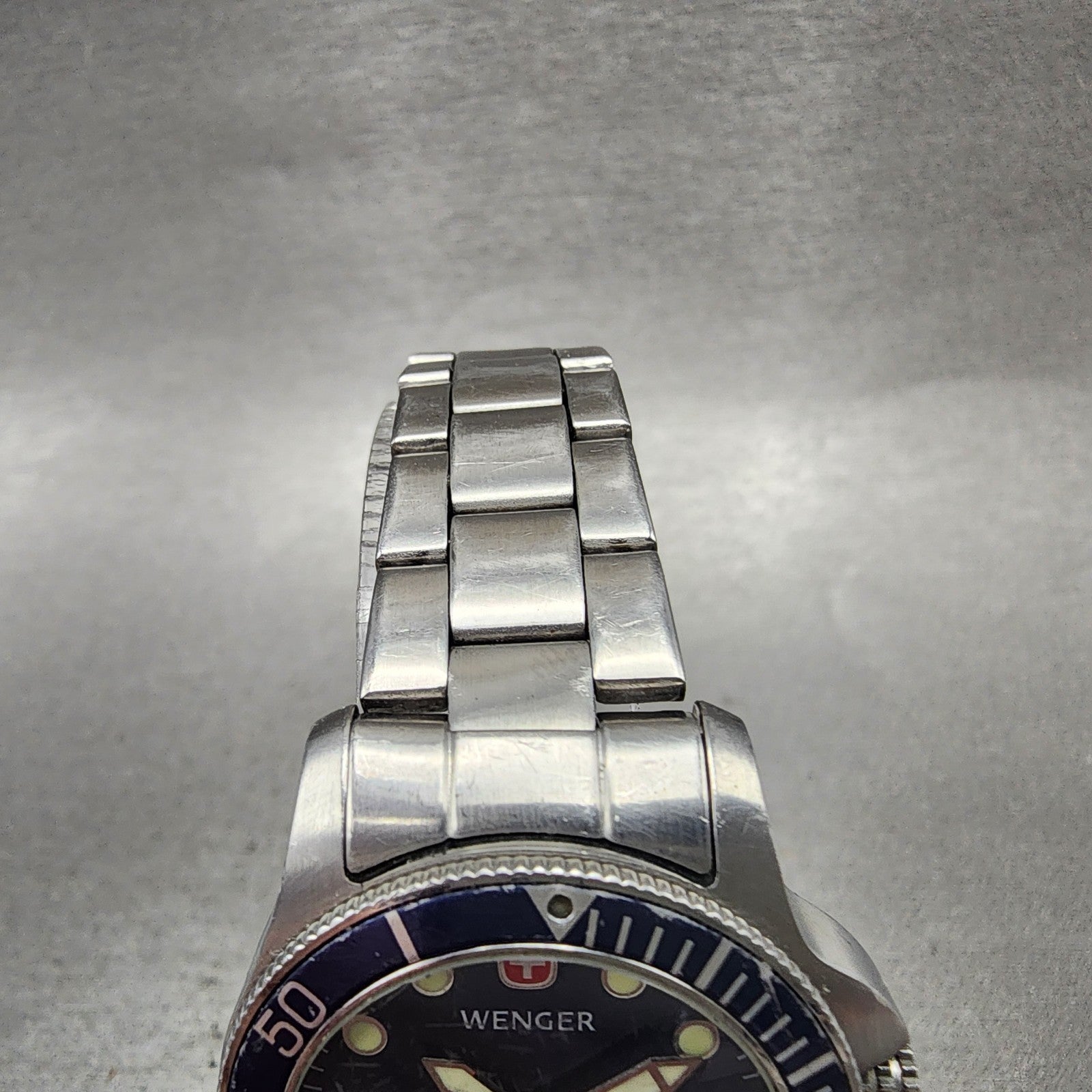 Wenger Battalion Dive Watch Women 31mm Blue Dial Silver Tone Date Round New Batt4