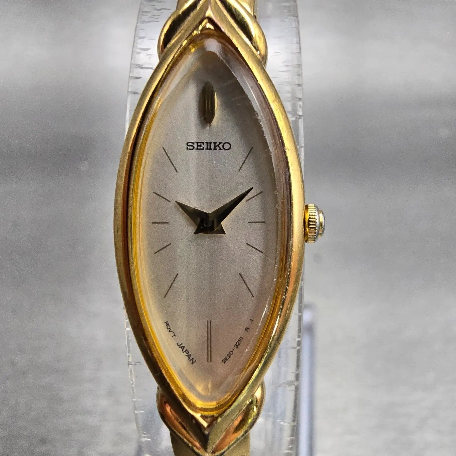 Seiko Watch Women 14mm White Dial Gold Tone Oval 2E20-7489 New Battery Vintage1